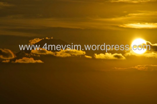 Güneş Fuji'den alçalırken