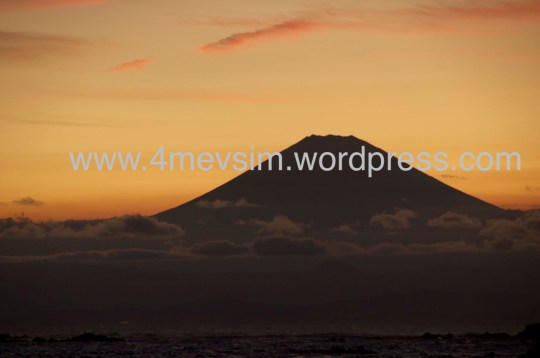 Gene Denny's Terasından bir yaz günü günbatımında Fuji