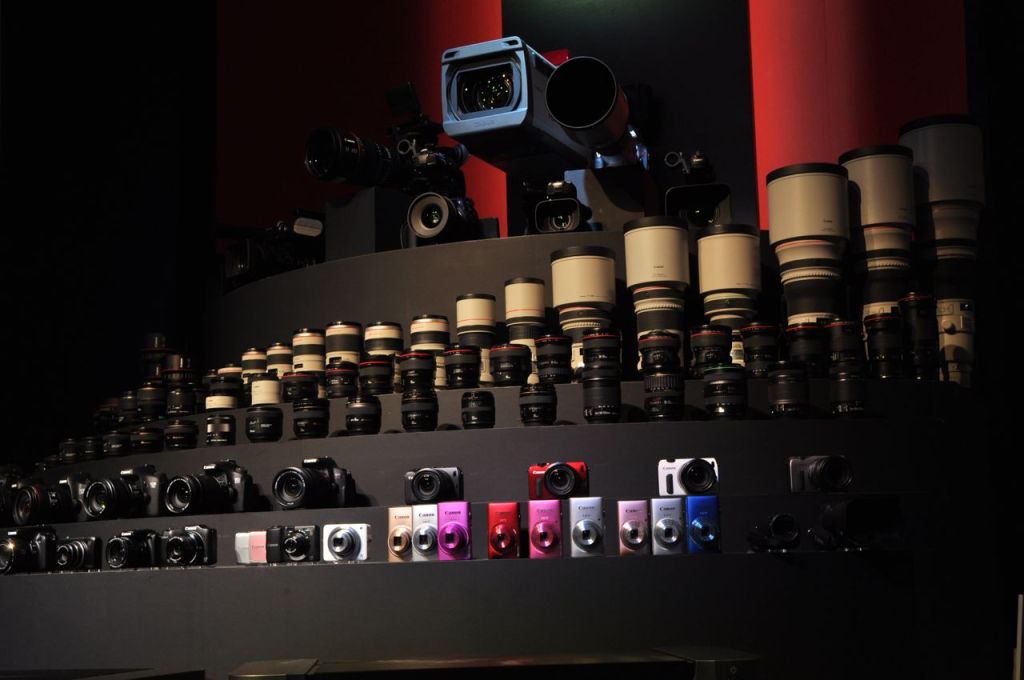 Canon'un standı. Full serilerini koymuşlar (Fotoğraf: Erol Emed)