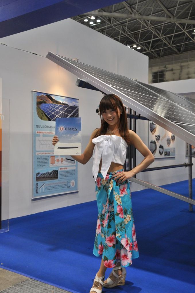 PVJapan 2013 fuarında bir güneş uzmanı