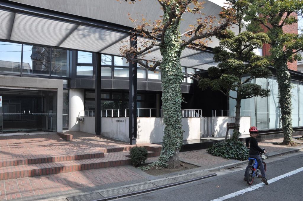 Kaan'cım, bisiklet sürerken arkaya değil öne bakılır