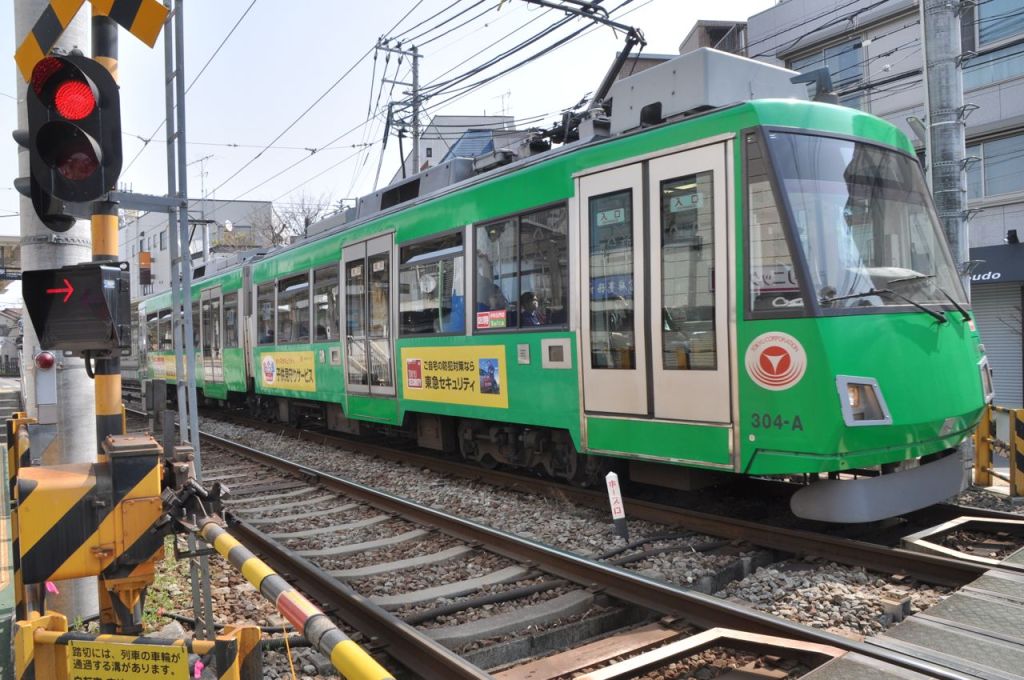 Çan-çanlarda trenin geçmesini bekliyoruz