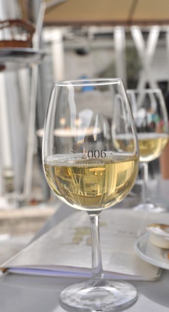 şarap tatmak isteyenler içinde bir kısım var