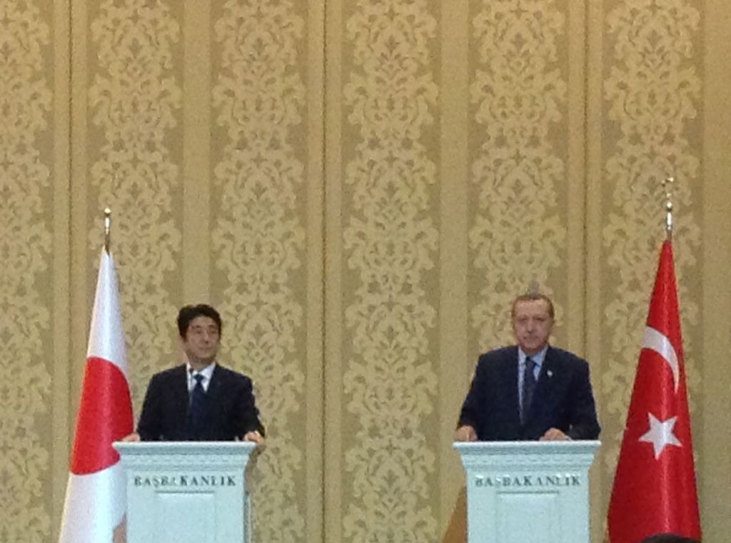 Başbakan Erdoğan, Japonya başbakanı Abe ile (Mayıs 2013)