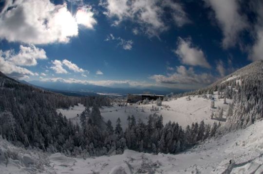 Zirvenin kenarından bir genel görünüş