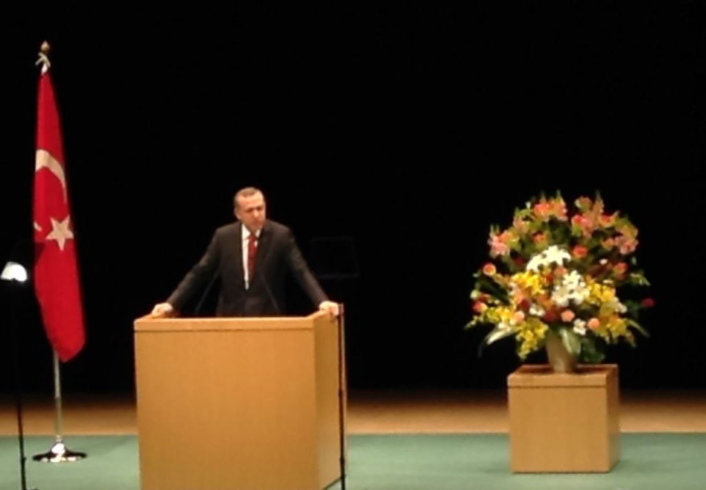 Başbakan Erdoğan konuşma yaparken