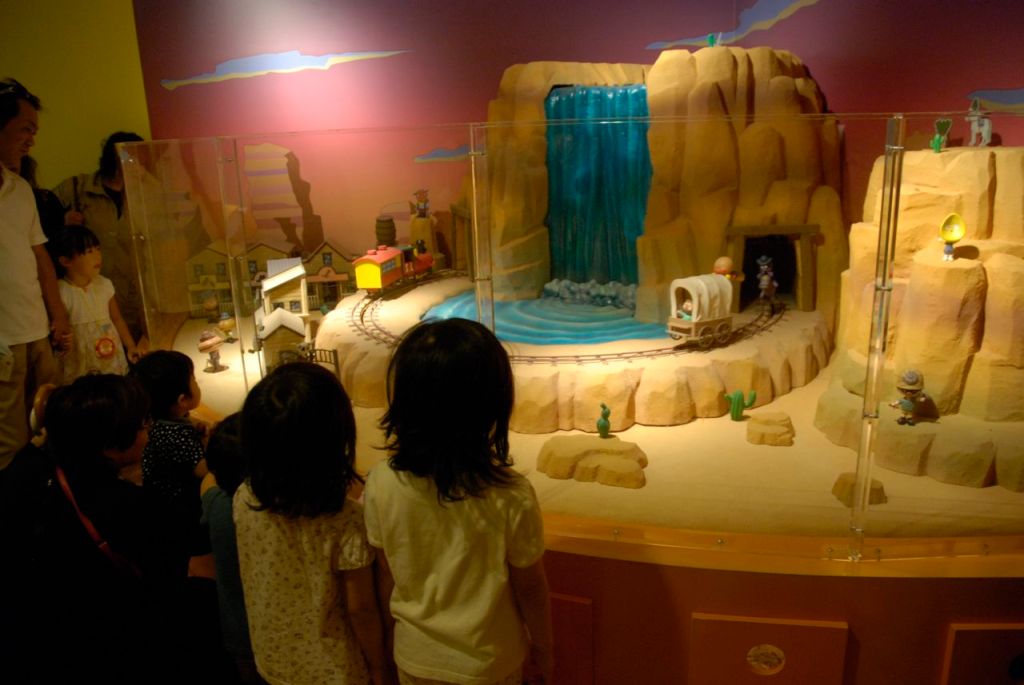 Anpanman kovboy olmuş kızılderilileri kovalıyor