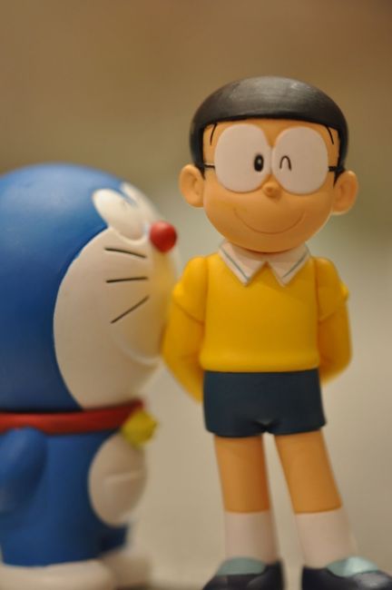Doraemon (mavili) ve Nobita