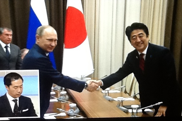 Japon başbakanı Abe ile Rusya başkanı Putin Soçi zirvesinde (NHK TV'den fotoğraf)