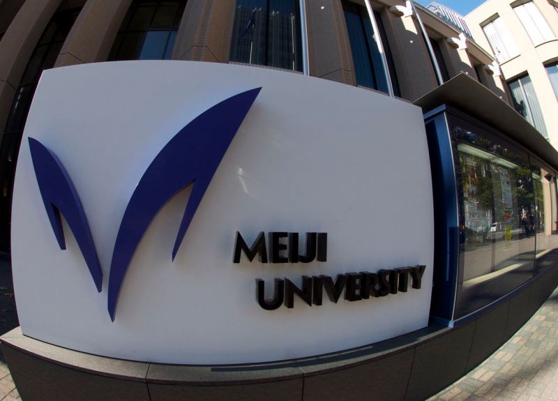 Sahaflardan yürüme mesafesinde Meiji üniversitesi de var