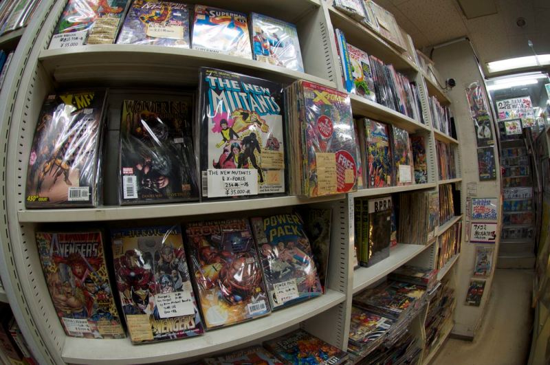 İngilizce orijinal Amerikan çizgi romanları, Süpermen falan da var