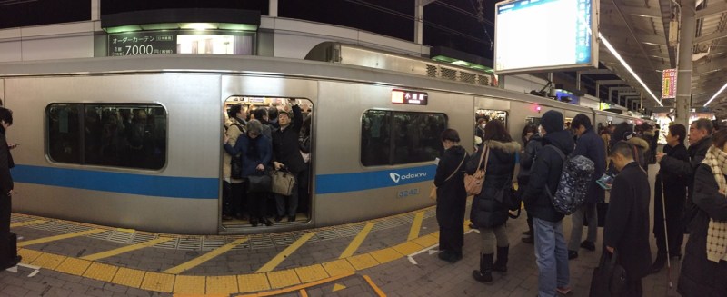 iş saatlerinde bu kalabalığın bir kaç katına kadar çıkıyor.