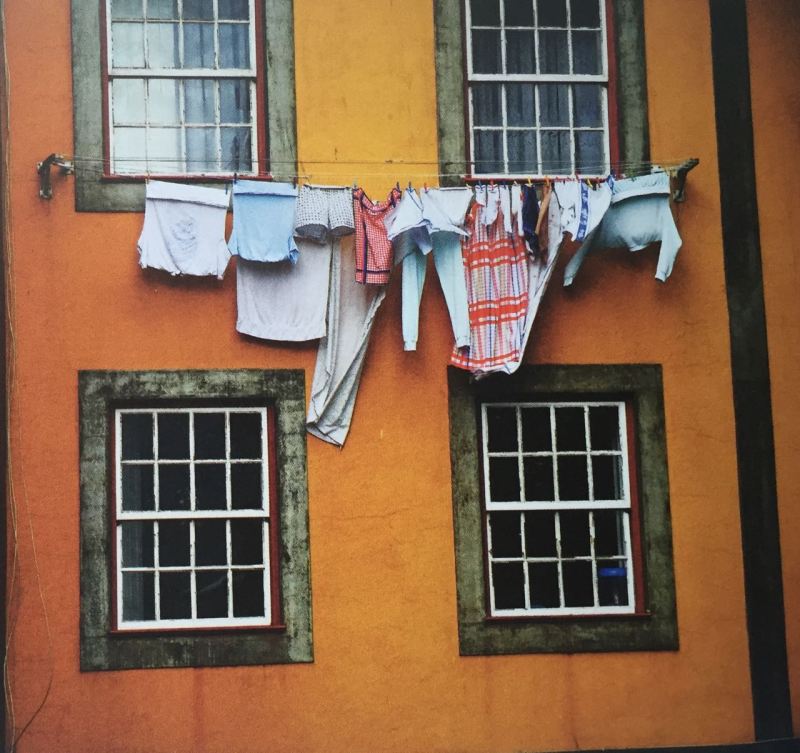 Bir Porto Sokağı, Istanbul'da Balat'dan bir enstantane de olabilirdi