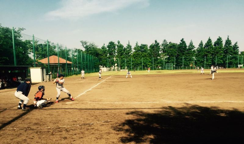 Beyzbol topunu fırlatırken