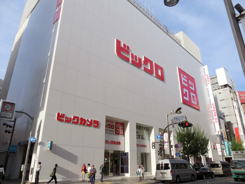 Bic Camera içinde Uniqulo'yu da barındırıyor