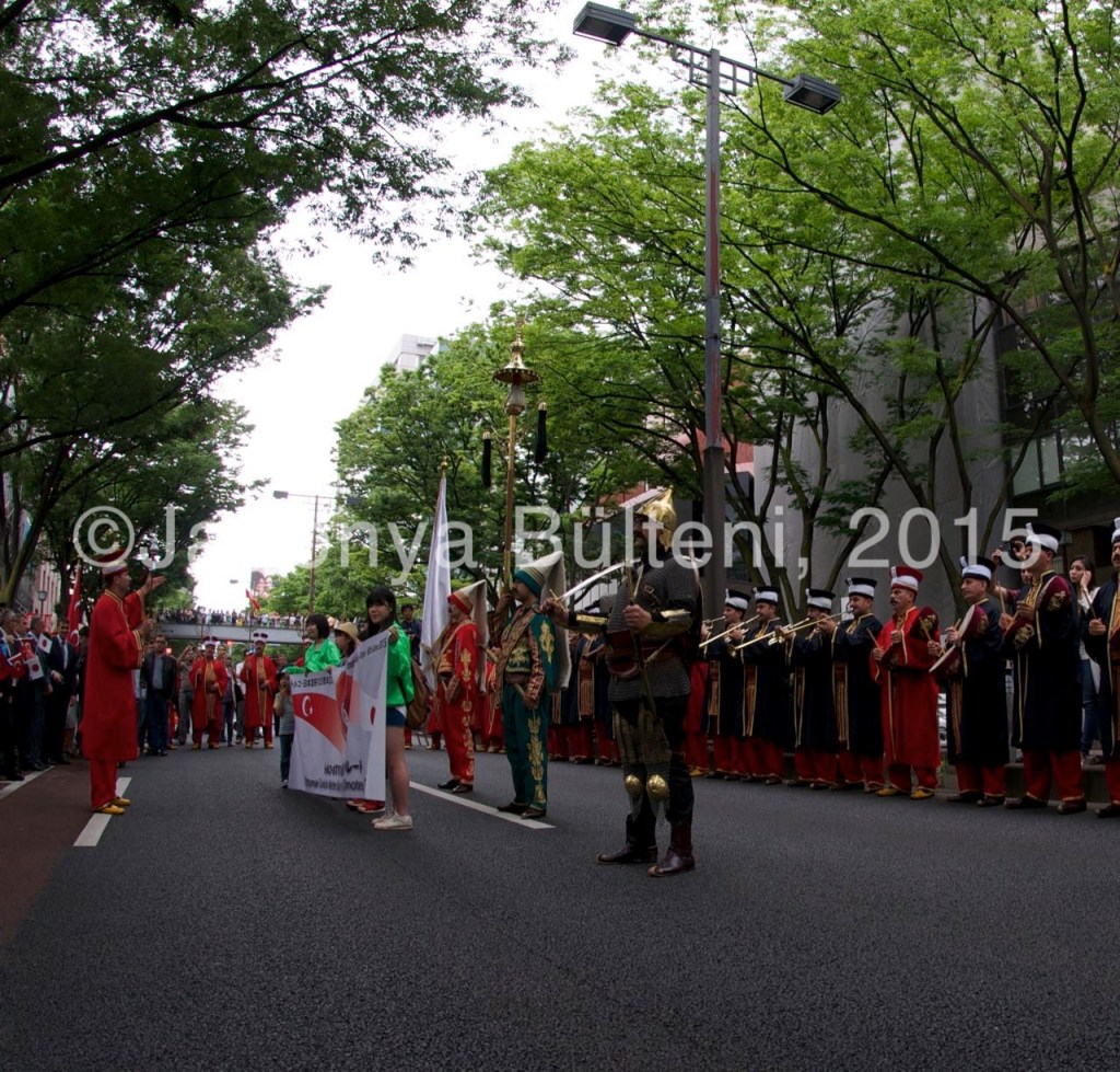 Omotesando kırmızı-beyaz, Ay Yıldız-Hinomaru*