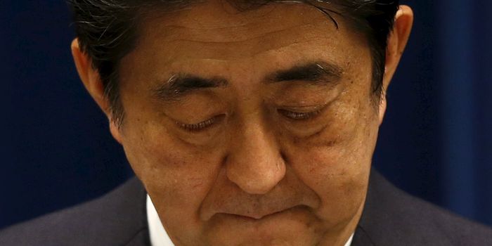 Abe Japonya'nın teslim olmasının 70inci yıldönümünde konuşurken (kaynak: Reuters-internetten)