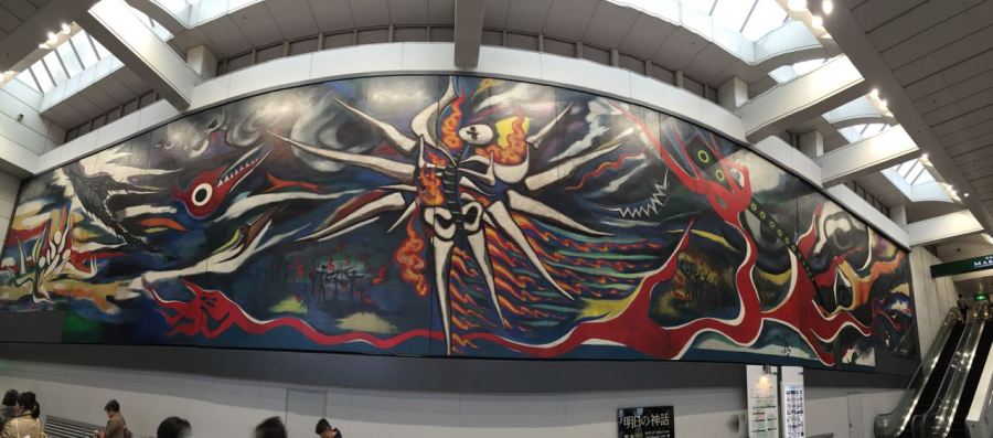 Shibuya istasyonundaki Okamoto Taro panosu