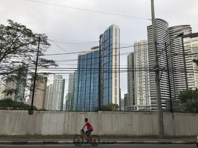 BGC-Makati arası hoş bir yürüyüş